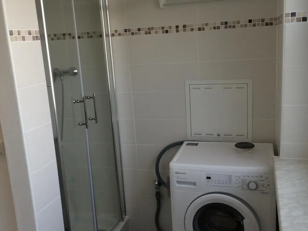 1 Raum-Wohnung möbliert mit Klima
