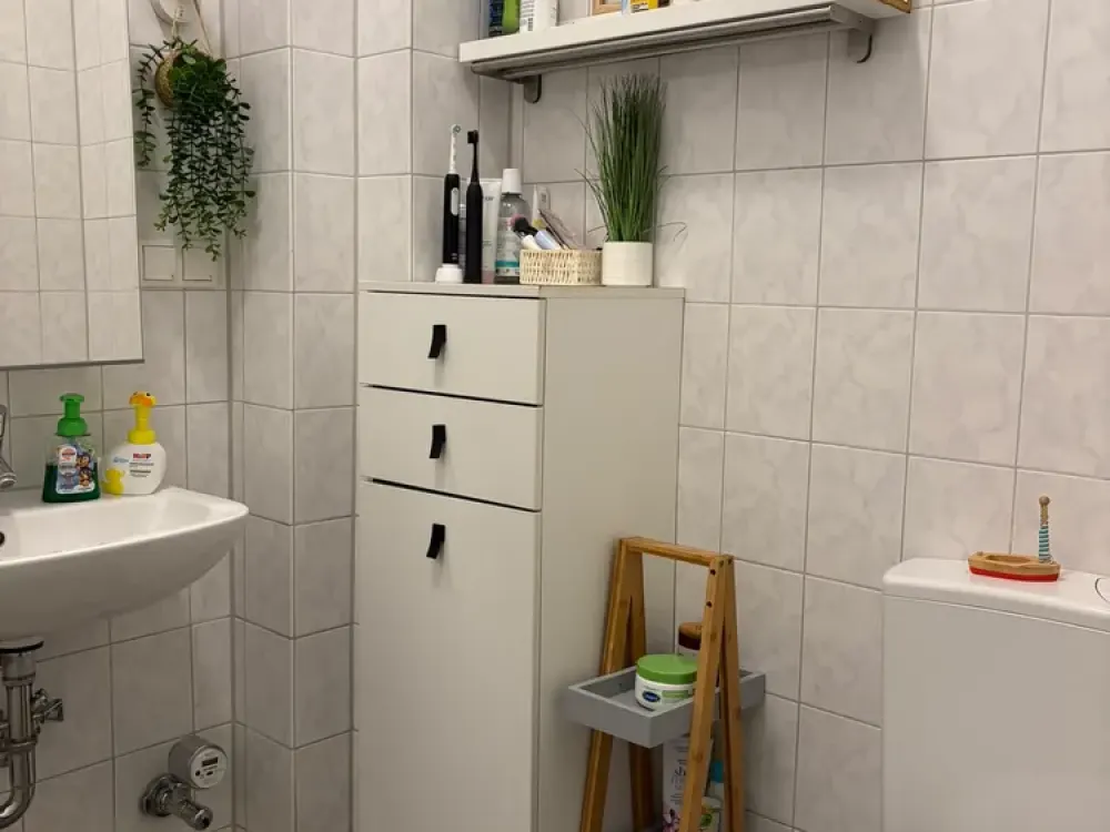 Spacious, Light-Flooded 4.5-Room Old Building Apartment with 2 Balconies in Winterhude
