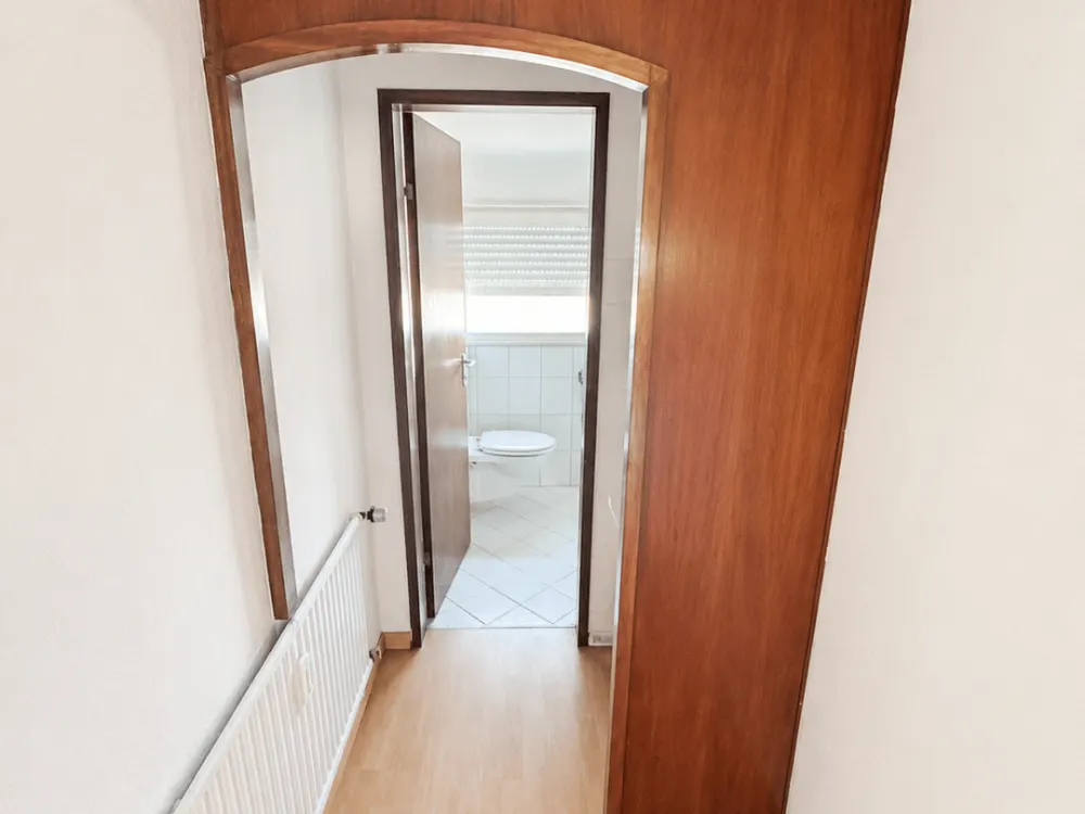 HELLE 3-ZI.-DG-WHG.: Balkon * ca. 85 qm * TL-Bad + sep. Wc * S-Luginsland (max. 2 Pers.) * ab sofort
