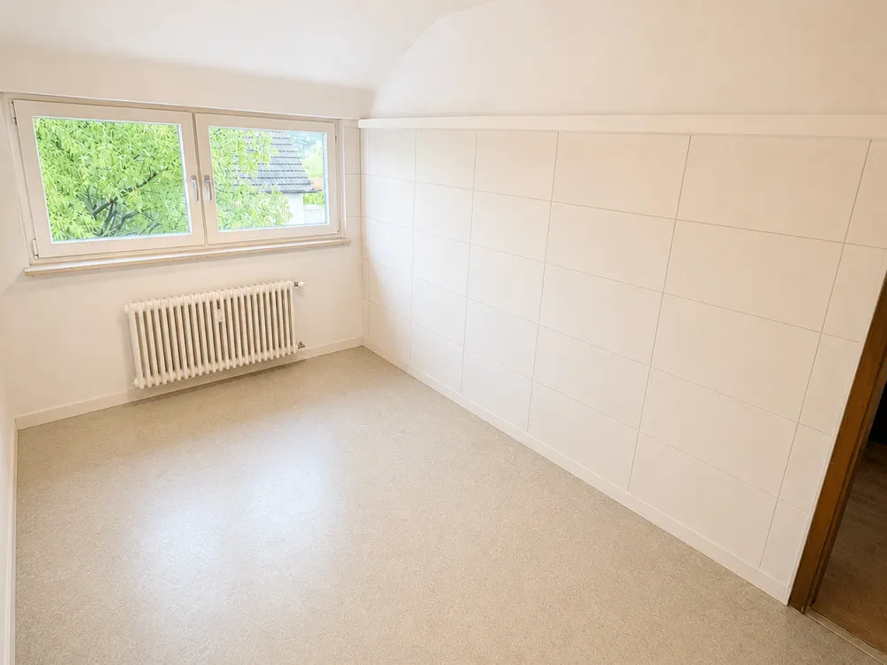 HELLE 3-ZI.-DG-WHG.: Balkon * ca. 85 qm * TL-Bad + sep. Wc * S-Luginsland (max. 2 Pers.) * ab sofort
