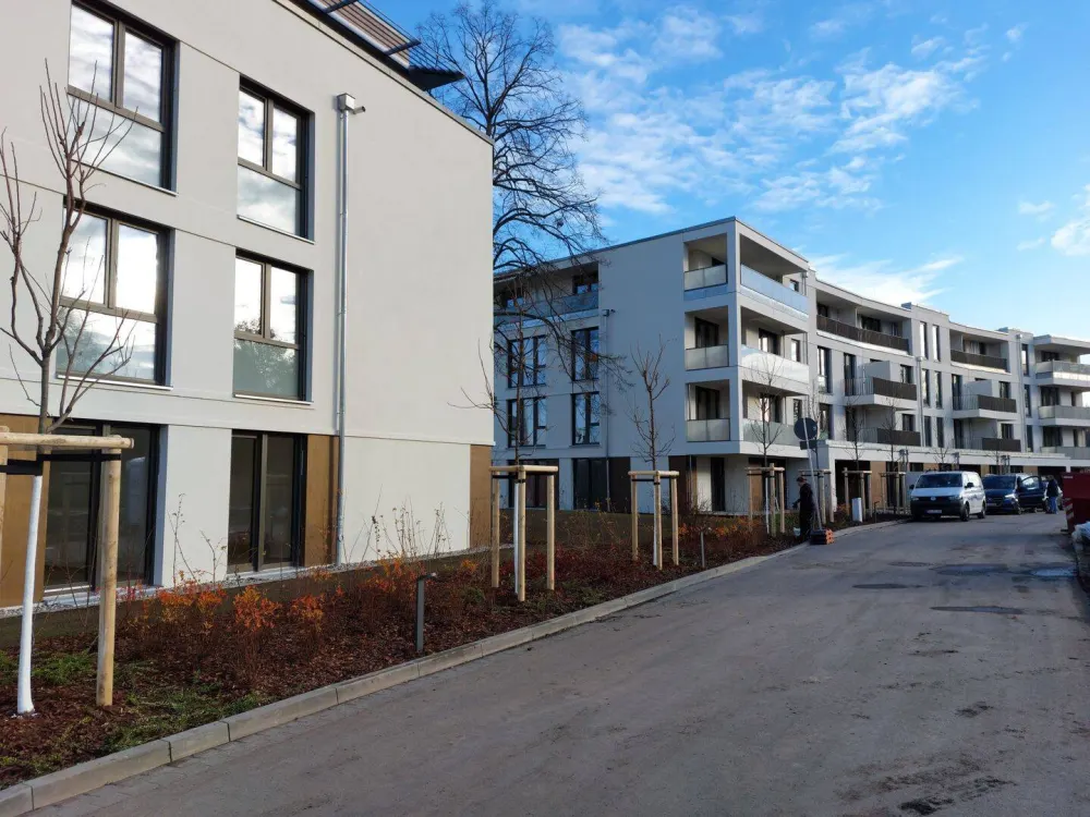 4 Zimmer mit 2 Bädern und 2 Balkonen