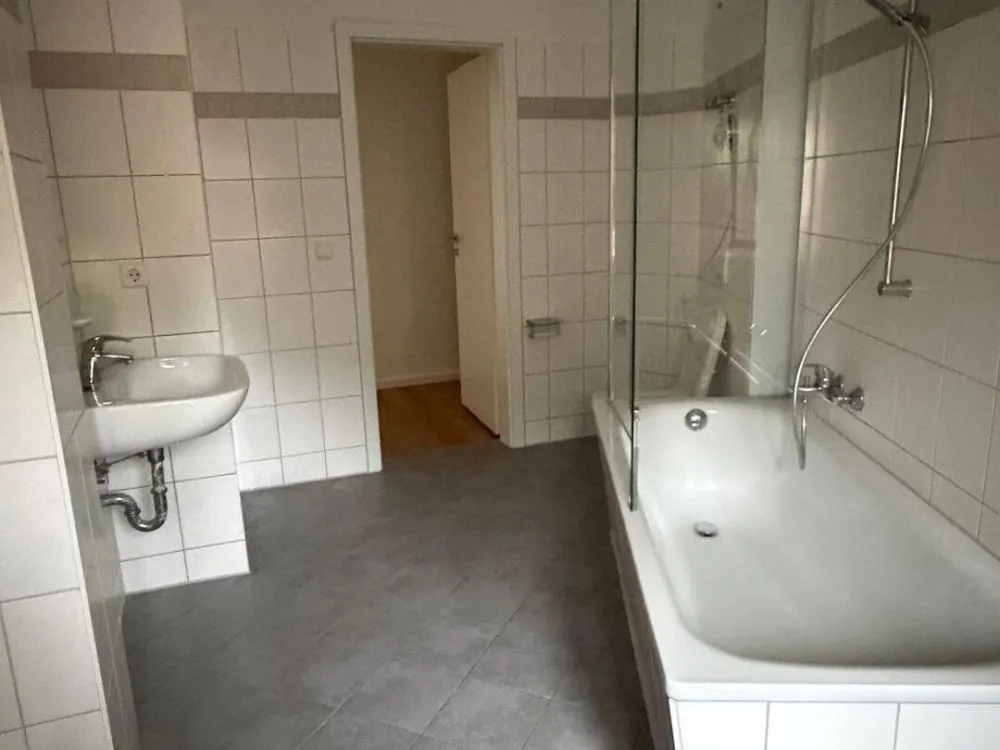 Frisch renovierte 4 Zimmer Wohnung mit Garten und EBK in Löbtau
