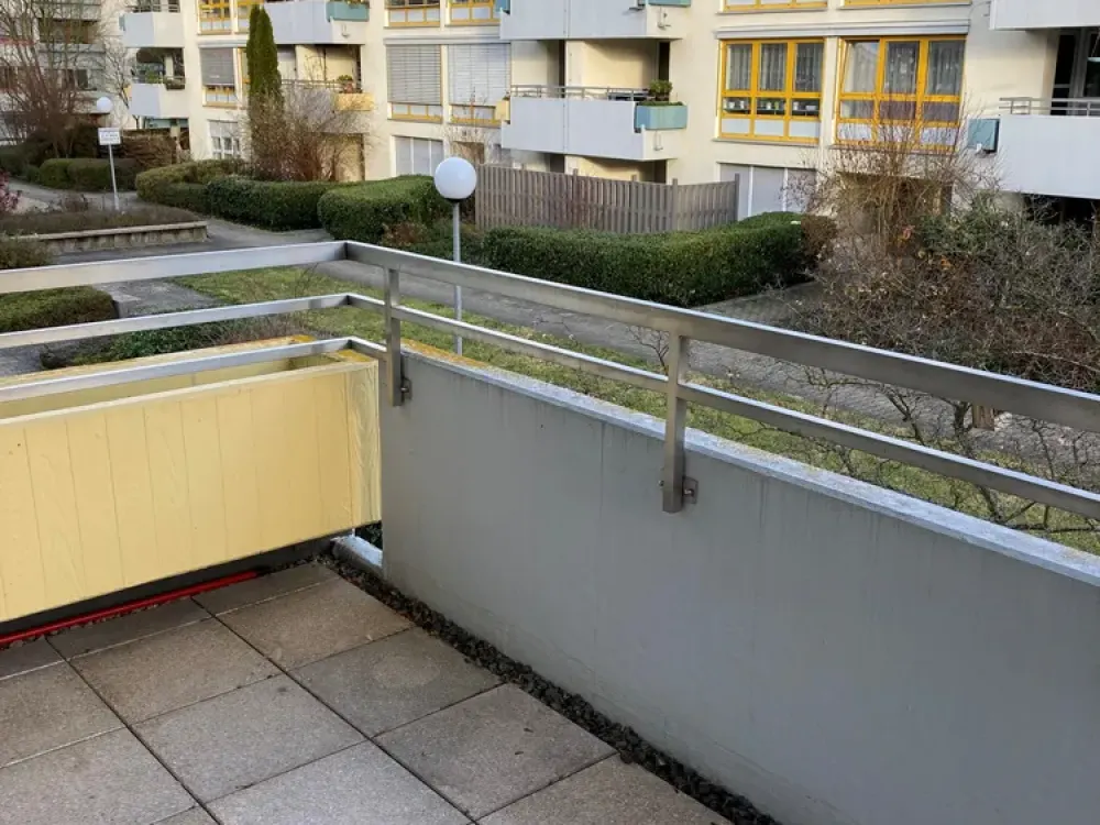 Helle 1,5 Zimmer Wohnung mit großem Balkon