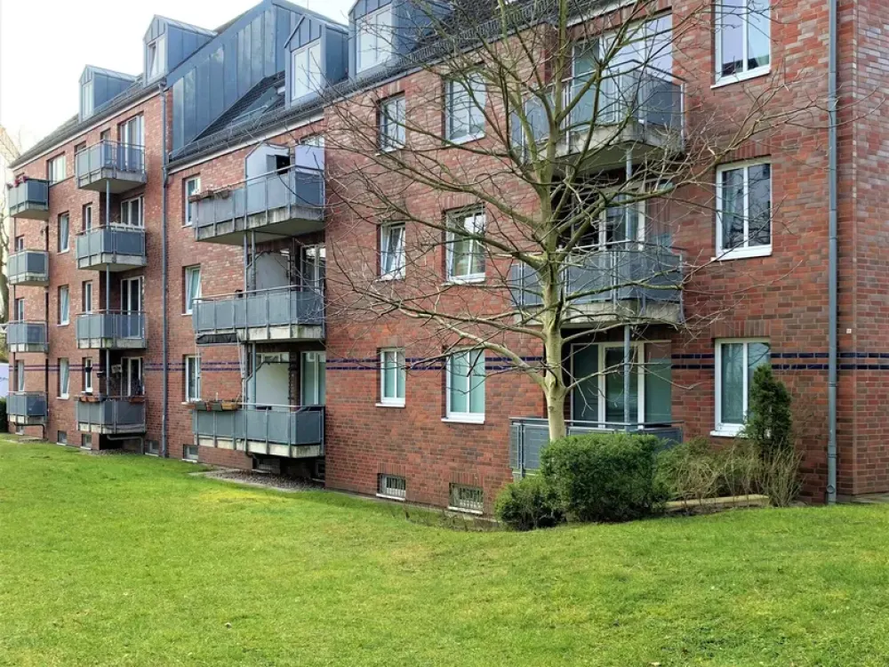 Teilsanierte 4-Zimmerwohnung mit Balkon in Eidelstedt