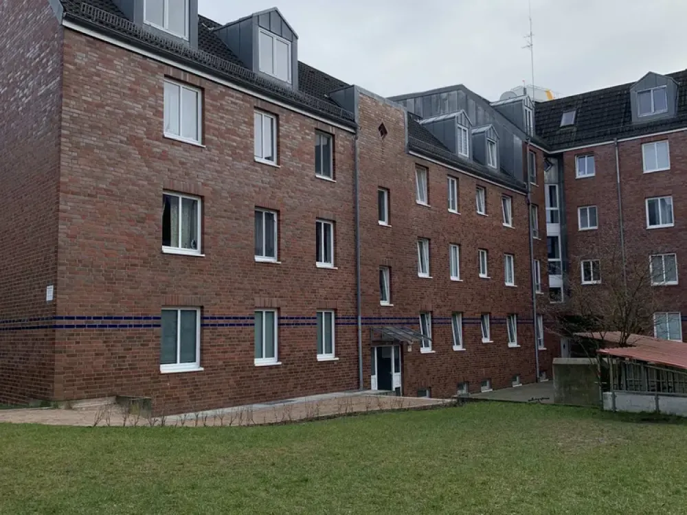 Teilsanierte 4-Zimmerwohnung mit Balkon in Eidelstedt