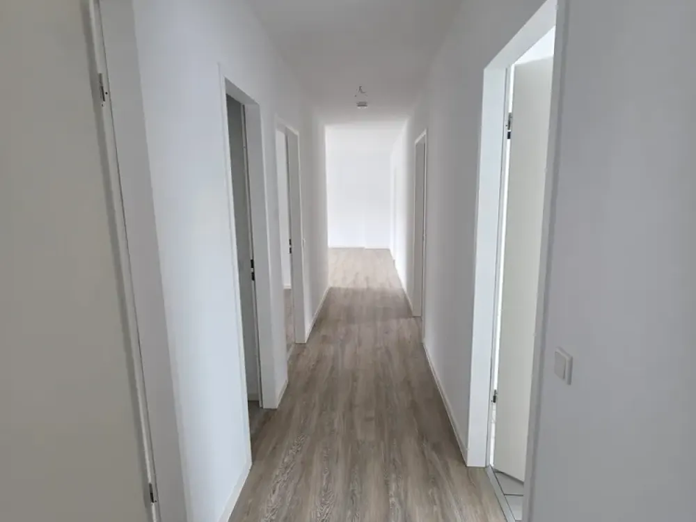 Teilsanierte 4-Zimmerwohnung mit Balkon in Eidelstedt