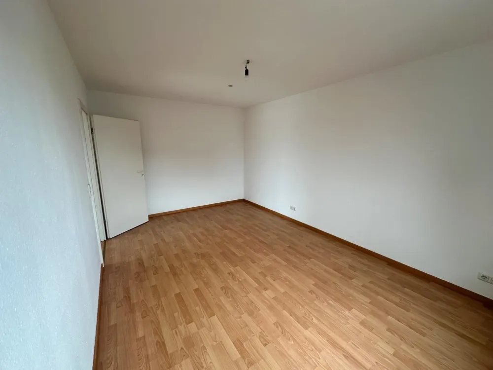 Helle 2-Zimmer Wohnung mit Balkon, EBK und Stellplatz