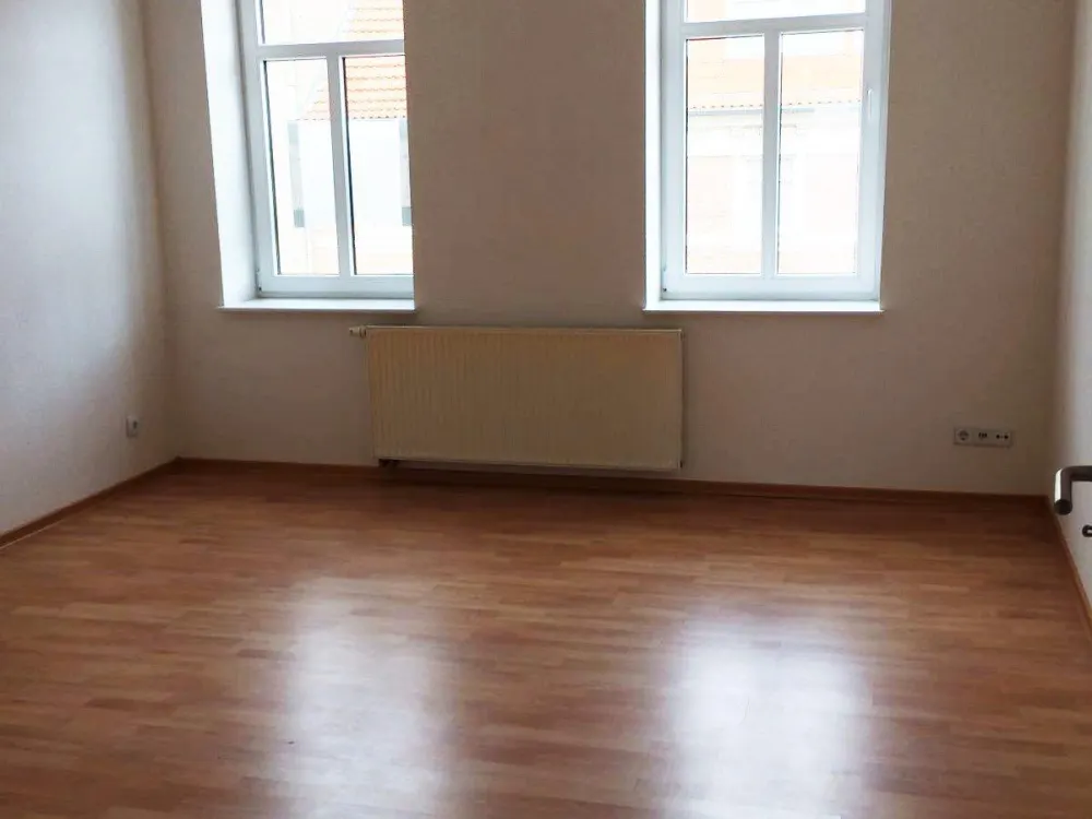 Schöne helle 3 RWG in ruhiger aber doch zentralen Lage von Schkeuditz zu vermieten.
