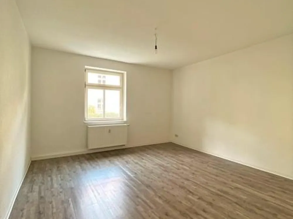 Großzügige 4-Zimmer-Wohnung in der Nähe der Polyklinik!