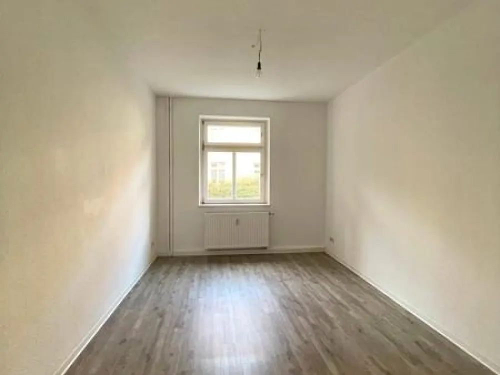 Großzügige 4-Zimmer-Wohnung in der Nähe der Polyklinik!