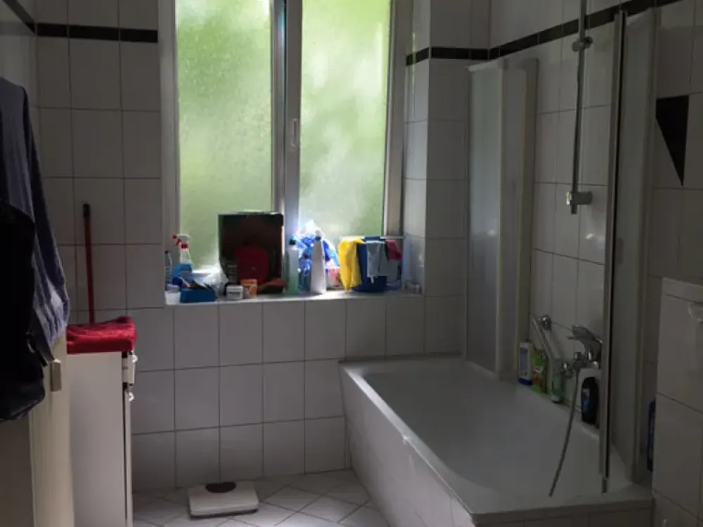 * großzügige und helle 2-Zimmer-Wohnung mit Balkon - ID 4015 *
