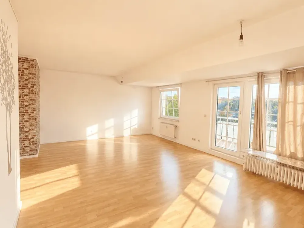 Lichtdurchflutete Maisonettewohnung mit Balkon - Exklusives Wohnen über den Dächern!