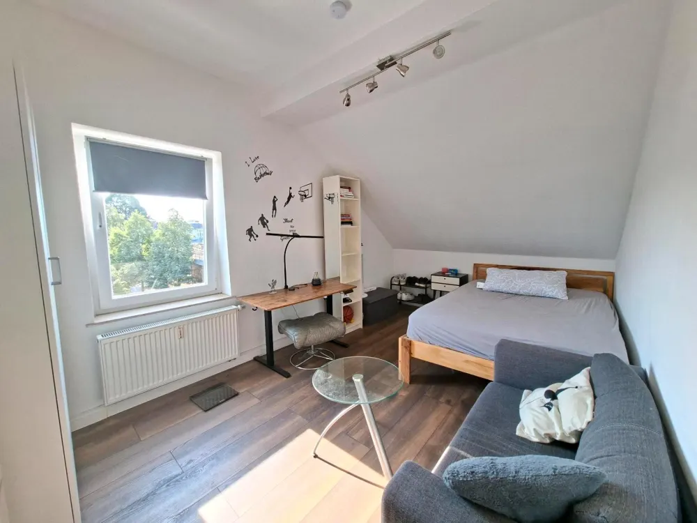 Helle 4-Zi DG-Wohnung in der Nähe zum HbF SG Ohligs