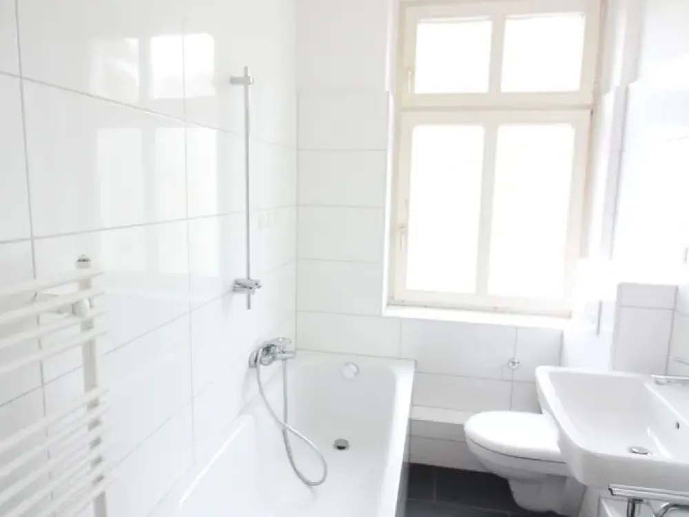 renovierte Dachgeschosswohnung ab sofort anzumieten!