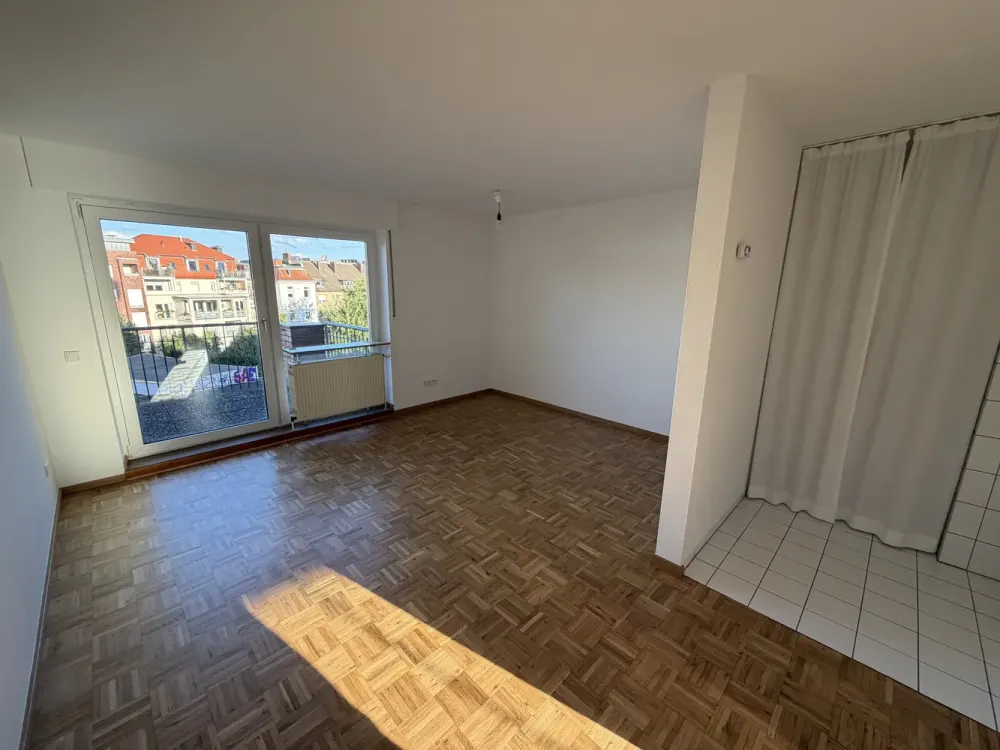 Only 800 m to Ludgerikreisel: 2-room apartment with kitchen, bathroom, balcony with 43 charming sqm on the 3rd floor - with underground parking