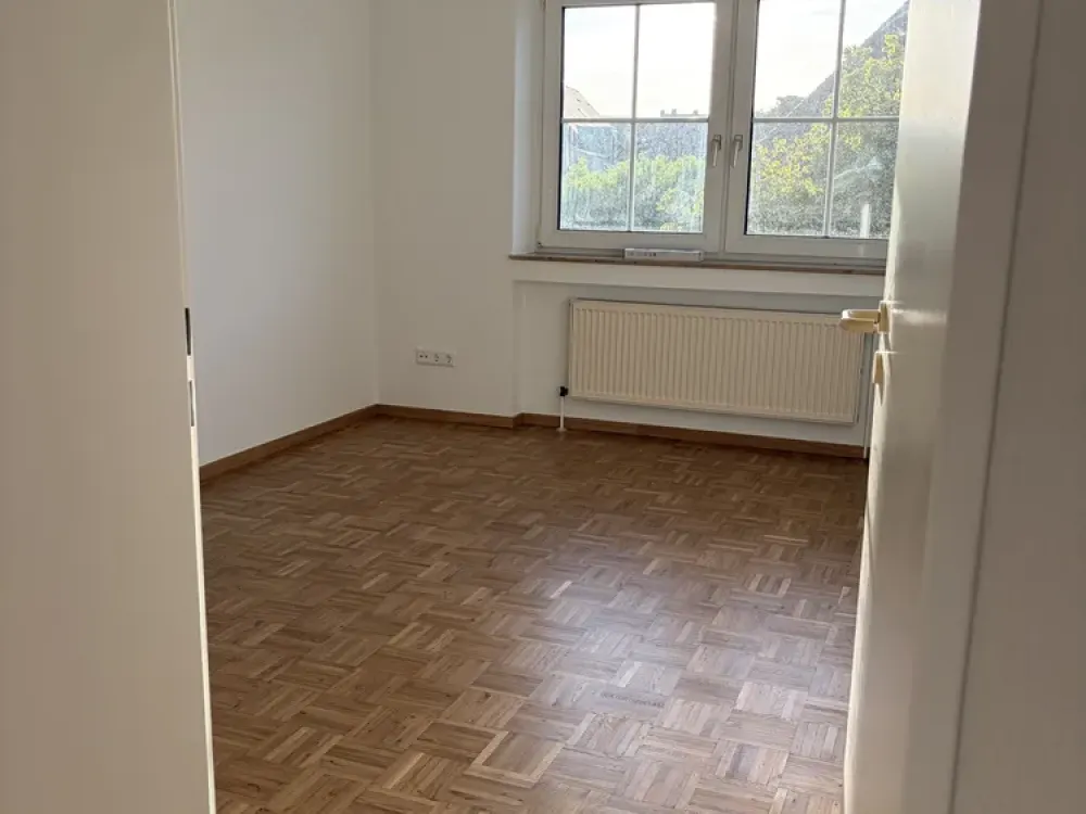 Only 800 m to Ludgerikreisel: 2-room apartment with kitchen, bathroom, balcony with 43 charming sqm on the 3rd floor - with underground parking
