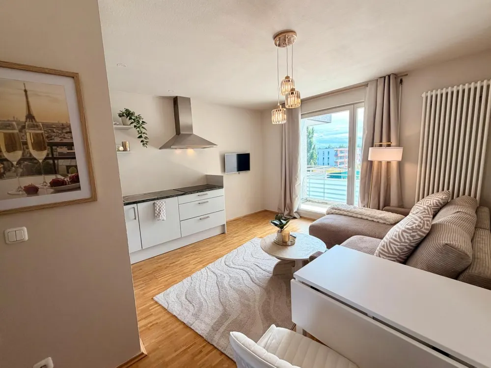 Möblierte 2-Zimmer-Wohnung mit Balkon | 3 bis 6 Monate