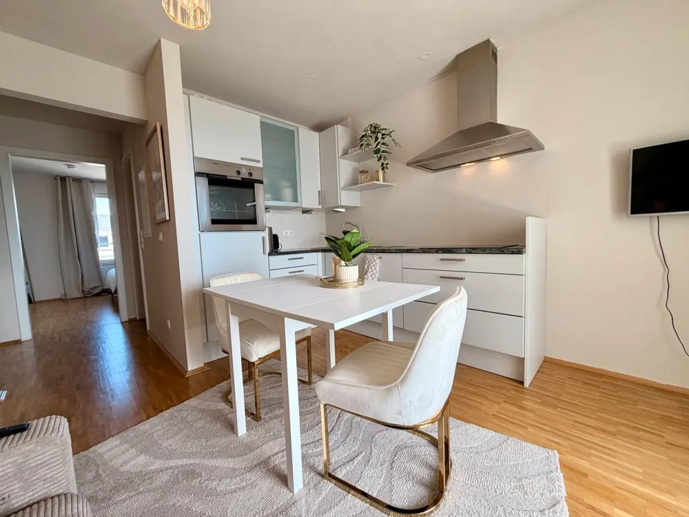 Möblierte 2-Zimmer-Wohnung mit Balkon | 3 bis 6 Monate