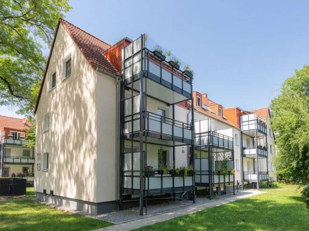 FRISCH renovierte 3-Zimmer Dachgeschosswohnung in wunscherschöner Siedlung