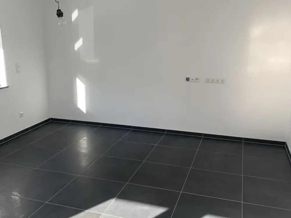 Moderne 3 1/2-Zimmer-Hochparterre-Wohnung mit Balkon und EBK