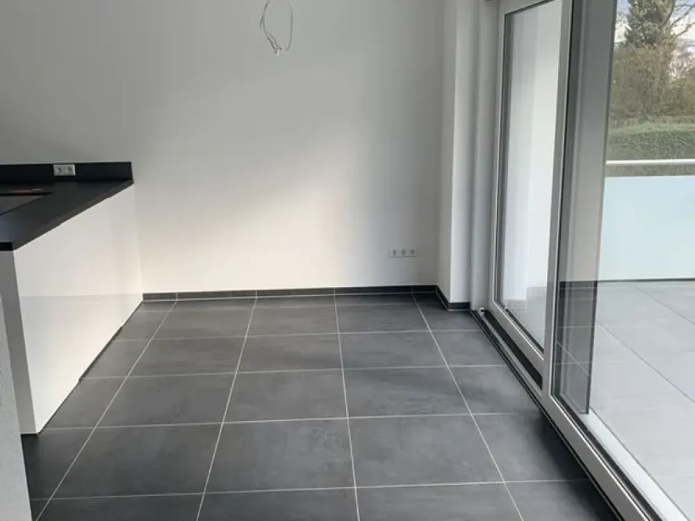Moderne 3 1/2-Zimmer-Hochparterre-Wohnung mit Balkon und EBK