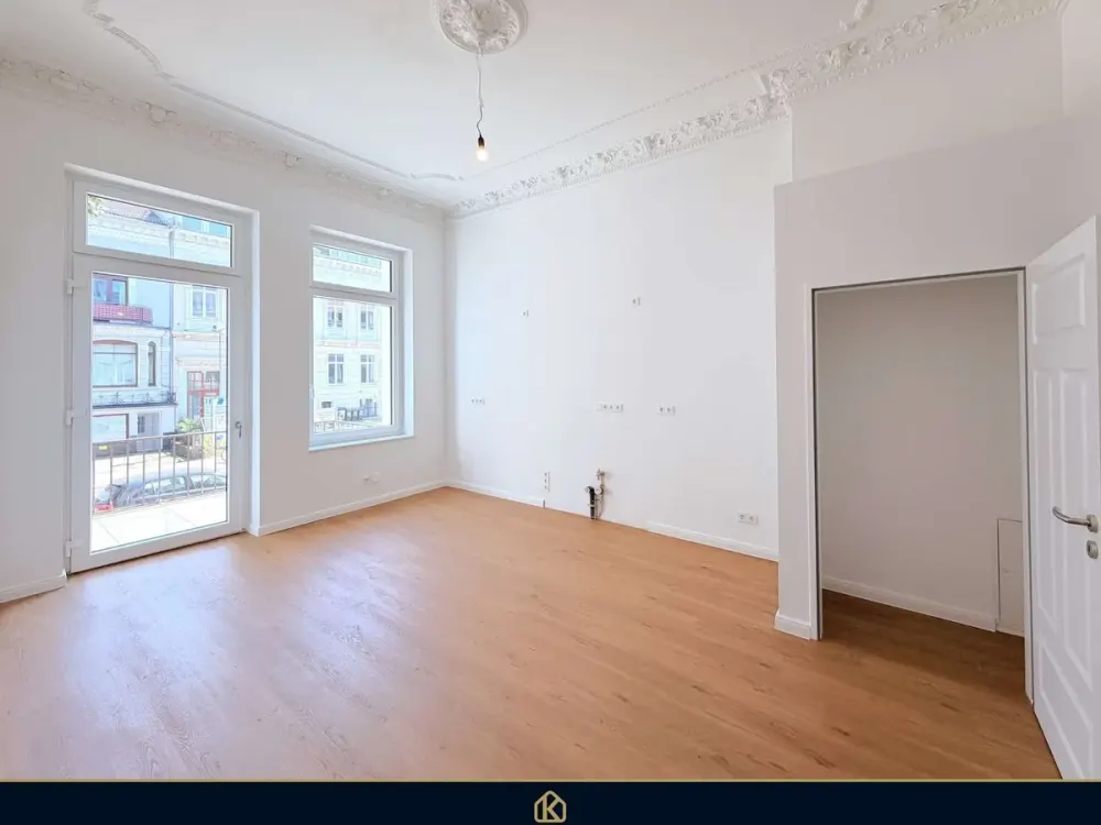 Bremen-Ostertor: First Occupancy After Renovation! Historic Old Building Gem in Excellent Location