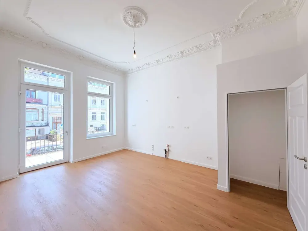Bremen-Ostertor: First Occupancy After Renovation! Historic Old Building Gem in Excellent Location