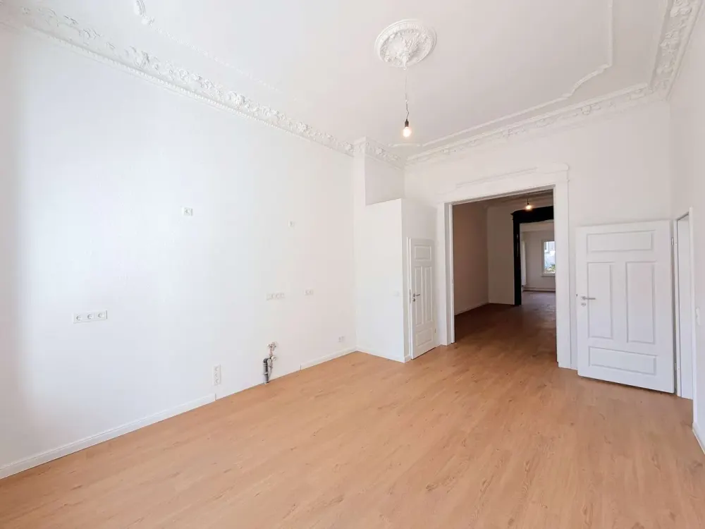 Bremen-Ostertor: First Occupancy After Renovation! Historic Old Building Gem in Excellent Location