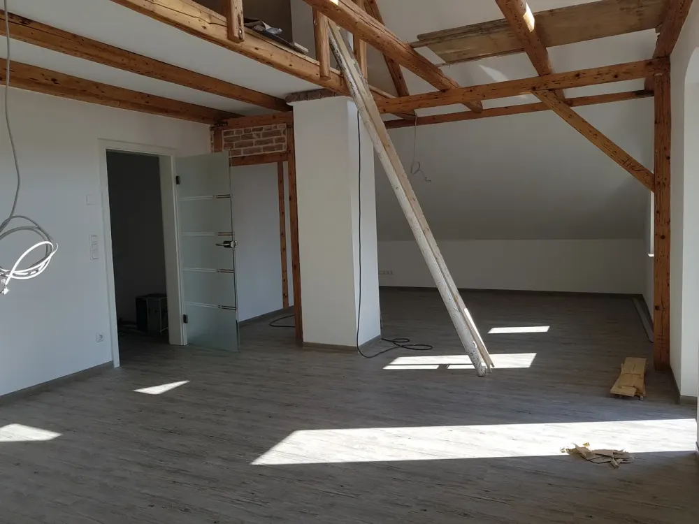 Moderne 3-Zimmer-Wohnung mit Galerie, Balkon und Stellplätzen