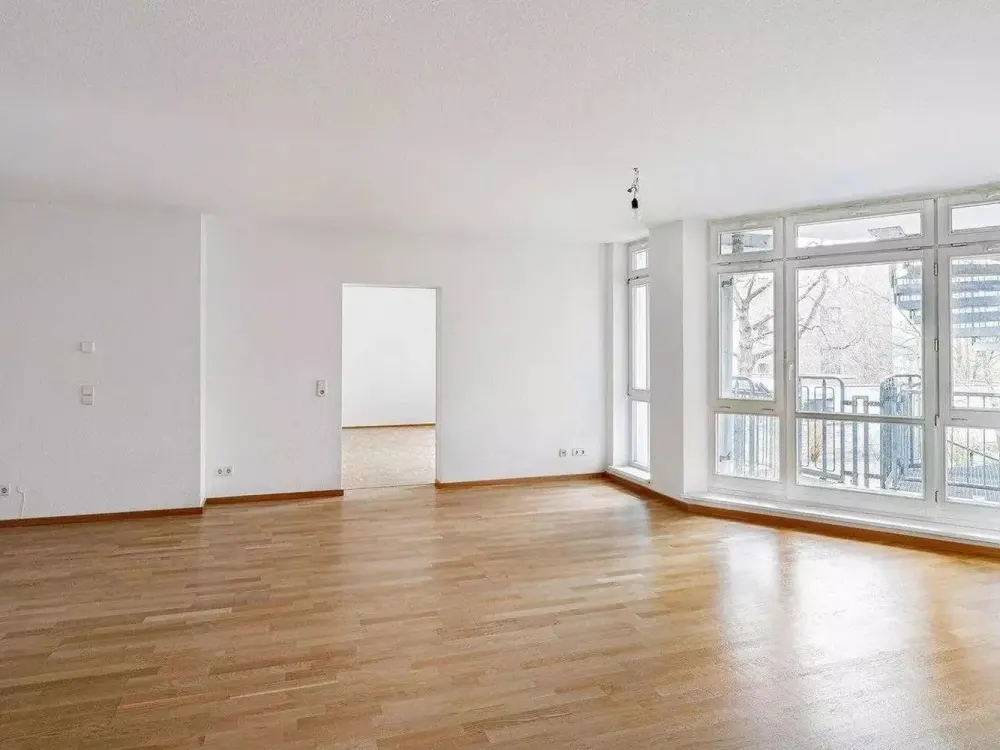 Frisch renoviert: Großzügige 140 m² Etagenwohnung mit Süd-Balkon, Parkett, Duschbad & TG-Stellplatz