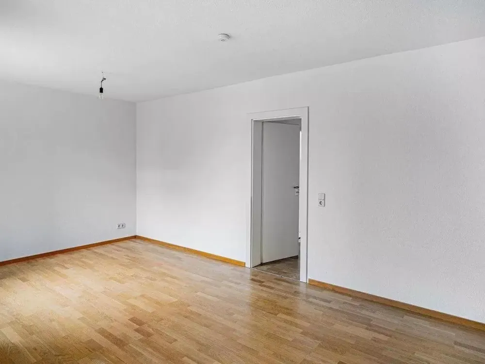 Frisch renoviert: Großzügige 140 m² Etagenwohnung mit Süd-Balkon, Parkett, Duschbad & TG-Stellplatz