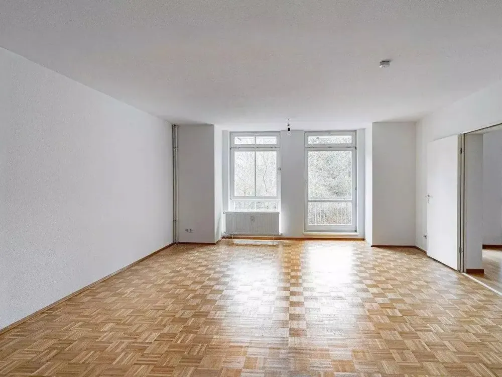 Frisch renoviert: Großzügige 140 m² Etagenwohnung mit Süd-Balkon, Parkett, Duschbad & TG-Stellplatz