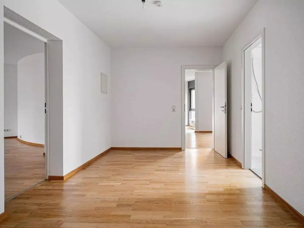 Frisch renoviert: Großzügige 140 m² Etagenwohnung mit Süd-Balkon, Parkett, Duschbad & TG-Stellplatz