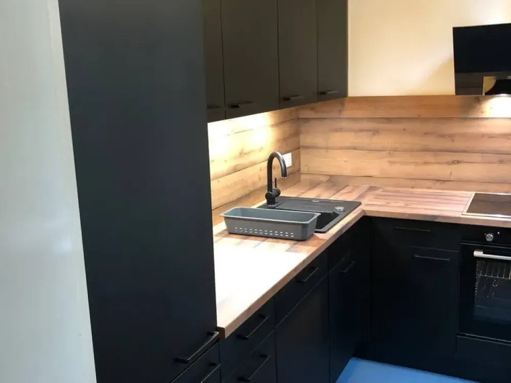 Living with Character: 3-Room Old Building in Dresden-Bühlau