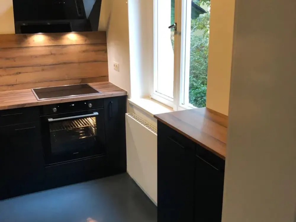Living with Character: 3-Room Old Building in Dresden-Bühlau