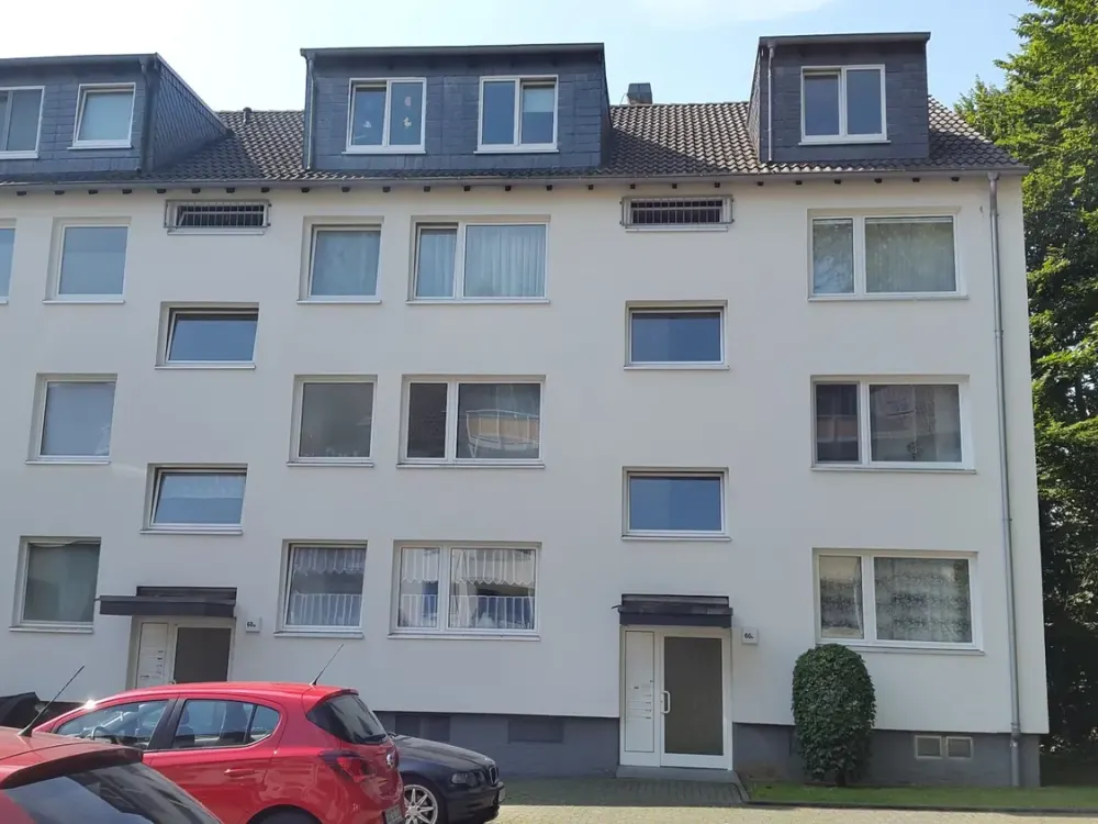 schöne 2,5-Raum-Wohnung mit Balkon