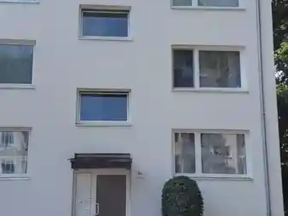 schöne 2,5-Raum-Wohnung mit Balkon