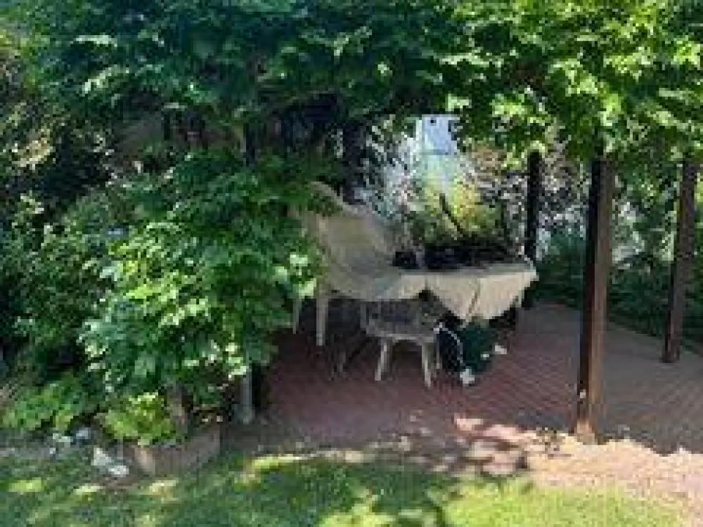 Großflächige 3 Zi.-Garten- Terrassenwohnung, Wohnkü., EBK, Kamin
