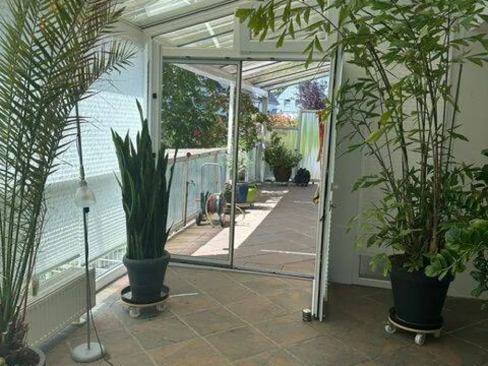 Großflächige 3 Zi.-Garten- Terrassenwohnung, Wohnkü., EBK, Kamin
