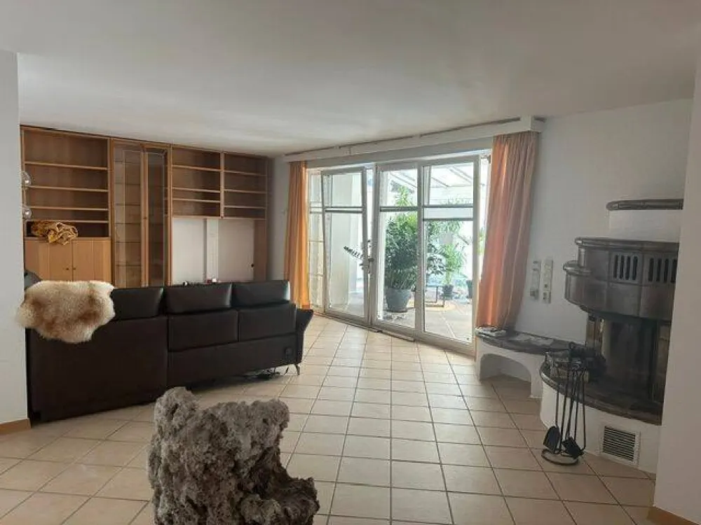 Großflächige 3 Zi.-Garten- Terrassenwohnung, Wohnkü., EBK, Kamin