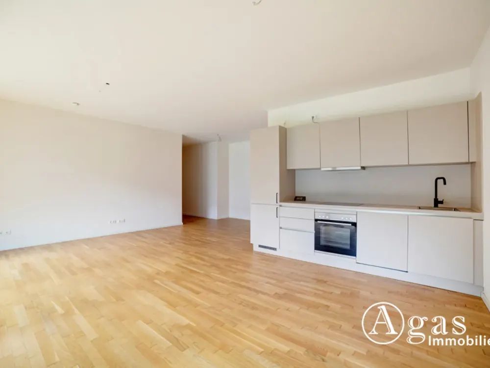 Perfekt geschnittene 3 Zimmer Wohnung mit ca. 87m², EBK und Balkon ins Grüne direkt in Mitte!