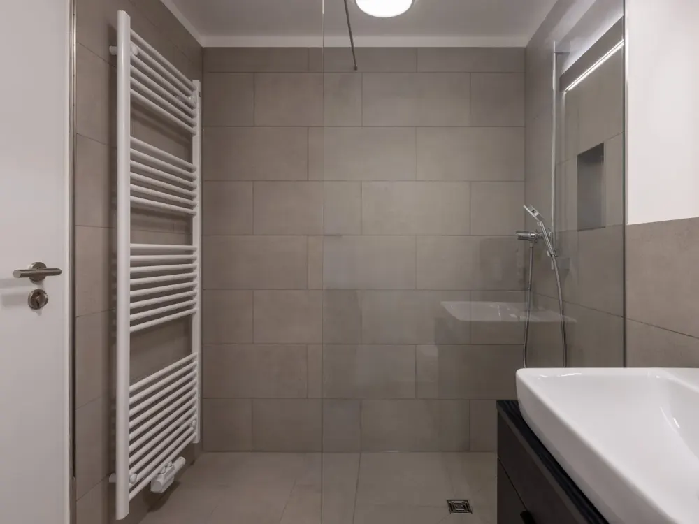 Vollmöblierte 2-Zimmer-Wohnung mit Balkon zum Erstbezug!