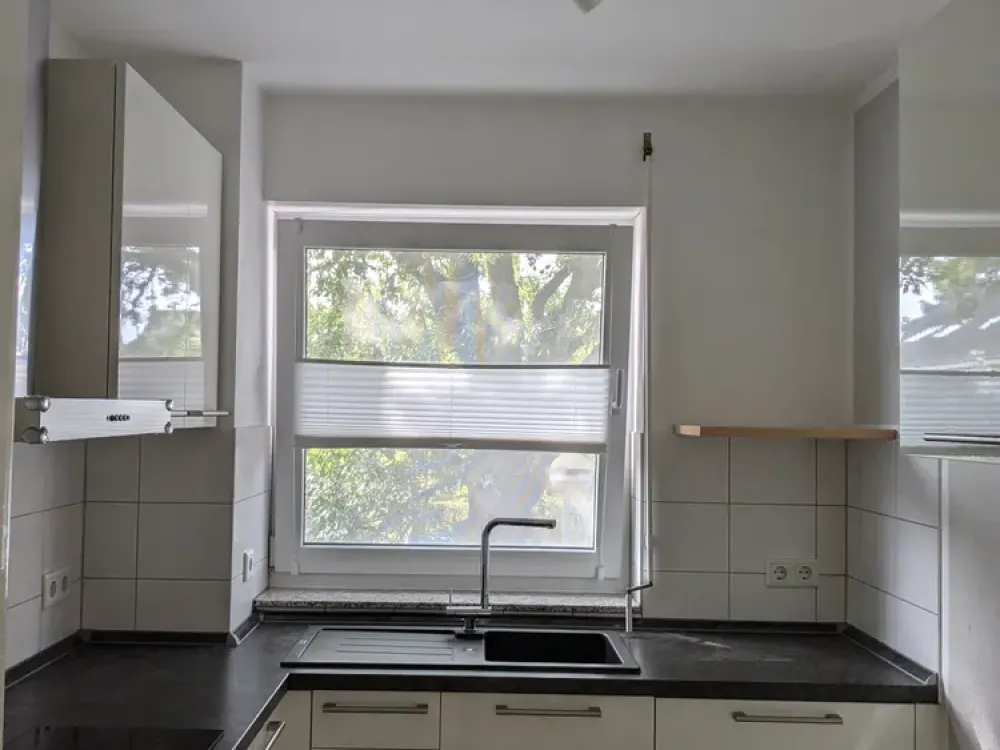 Meerbusch, Lank-Latum: Schöne 3-Zimmer-Wohnung mit Balkon + Stellplatz.