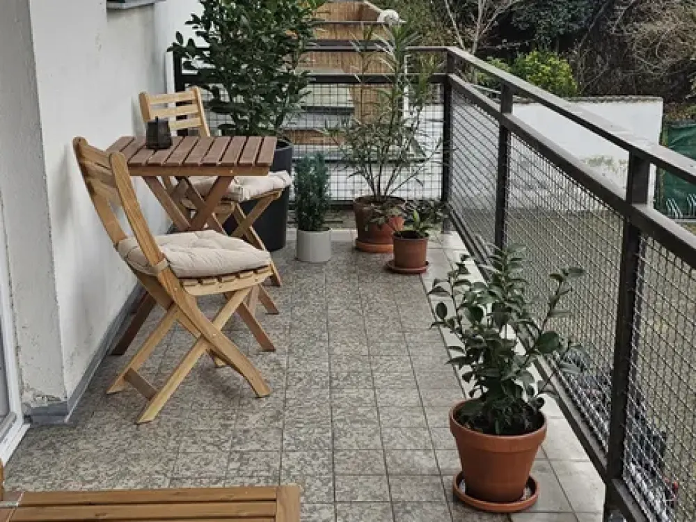 Kölner Süden, sanierte- renovierte 2 Zi. Etagenwhg. mit Balkon + Einbauküche + Gartenmitbenutzung