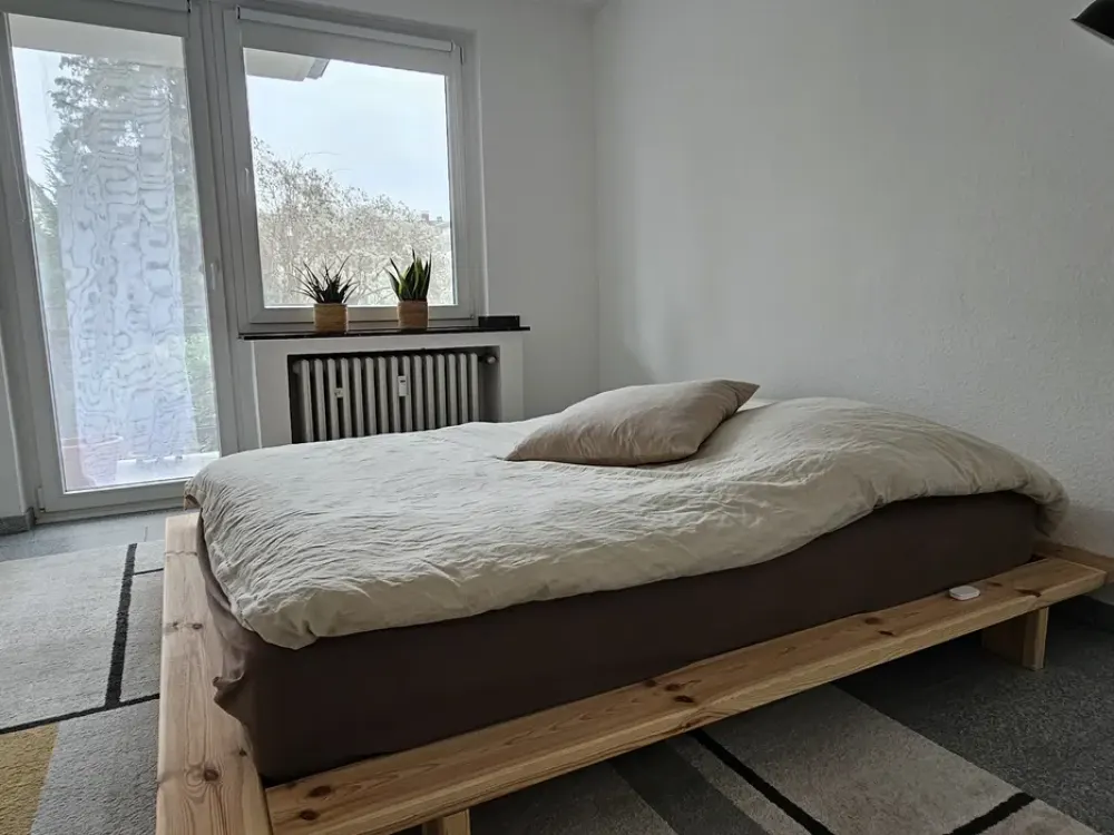 Kölner Süden, sanierte- renovierte 2 Zi. Etagenwhg. mit Balkon + Einbauküche + Gartenmitbenutzung
