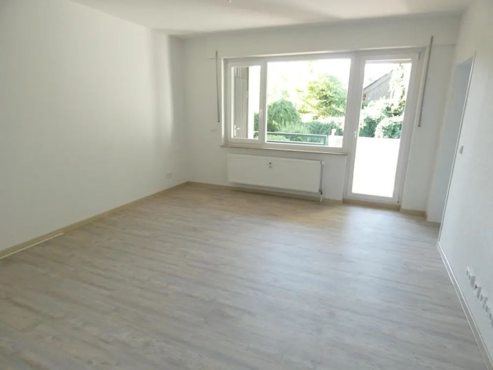 Erdgeschoss-Wohnung mit Balkon *wird umfassend modernisiert*
