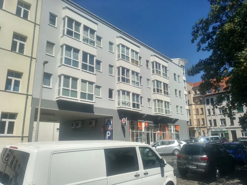 Single-Wohnung mit Wintergarten, Einbauküche und Blick ins Grüne