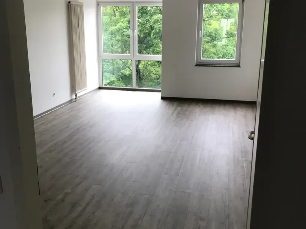 Single-Wohnung mit Wintergarten, Einbauküche und Blick ins Grüne