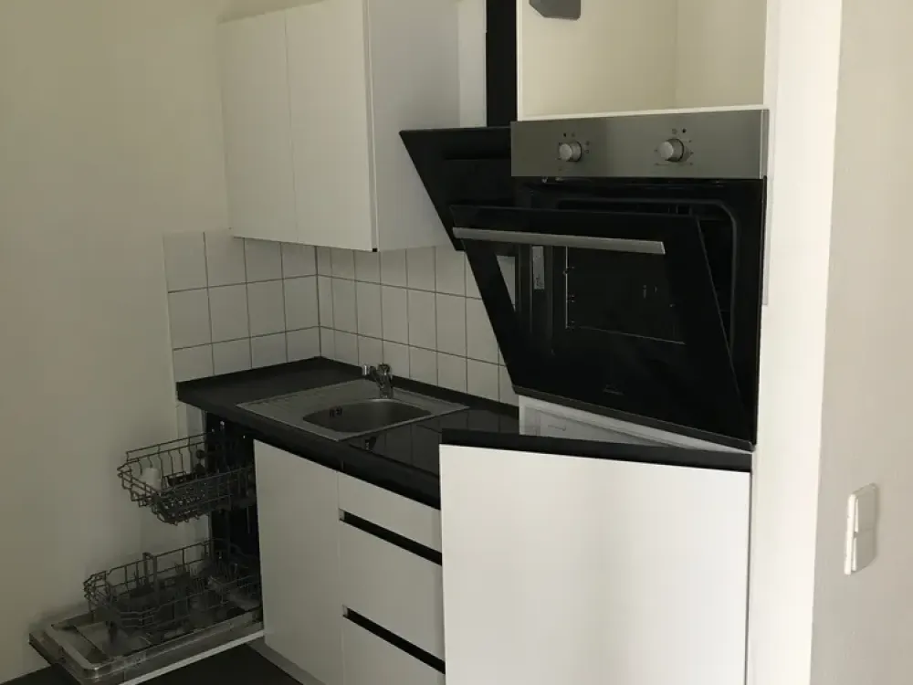 Single-Wohnung mit Wintergarten, Einbauküche und Blick ins Grüne