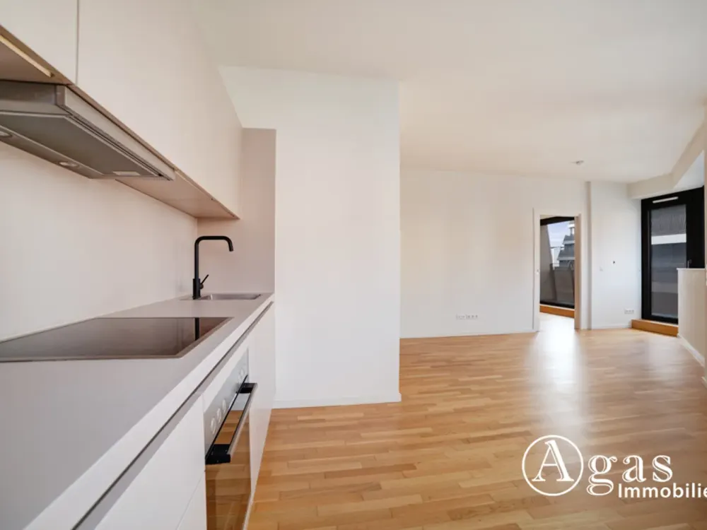 Sehr helle 2 Zimmer Wohnung mit ca. 54m², EBK und Balkon in Berlin-Mitte!